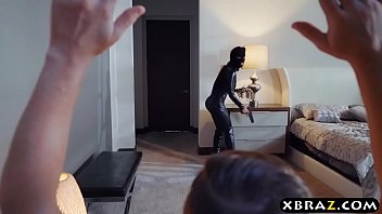 Fata ce primeste cadou pula in pizda de ziua ei