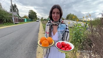 Ea a stat toata ziua cu un obiect bagat in cur in speranta ca va fi mult mai larga pentru pula