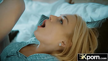 Tanara cu sanii mici este gata sa te futa cat de mult stie ea
