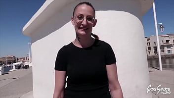 Fata suepr sexy si slabuta doreste sa iti cunoasca mai atent corpul